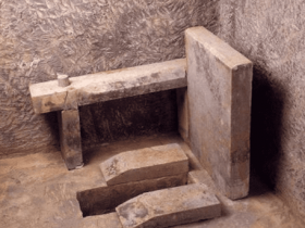在没有卫生纸的古代 古人上厕所有用什么擦屁股