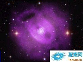 钱德拉X射线天文台观测到NGC 5813星系中心黑洞喷发景象