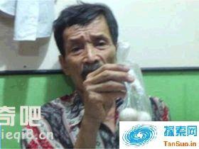 六旬印度尼西亚老翁因腹痛产下生鸡蛋|趣事
