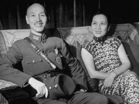 蒋介石曾求婚宋庆龄 后与宋美龄结合遭其反对|野史秘闻