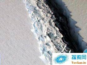 NASA拍到南极冰棚惊现巨大裂缝