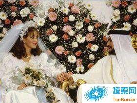 新郎不如机?沙特新娘洞房夜只顾玩手机