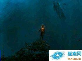 诡异深海惊现不明生物 真的有“海底人”吗？