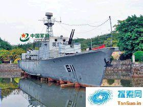 解放军海战英雄头中弹鲜血脑浆糊住双眼抢修舰艇