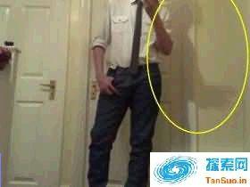 男子翻旧照片发现鬼影十分诡异 曝灵异现象水龙头会自己关上