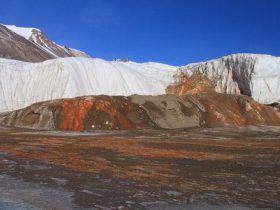 百万年历史的盐水揭开南极“血瀑布”的神秘面纱