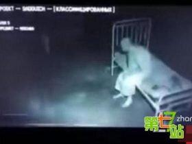 精神病院监控拍到骇人一幕 病人瞬间悬浮半空