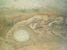 史上距离最近的木星照片：神秘巨型风暴云