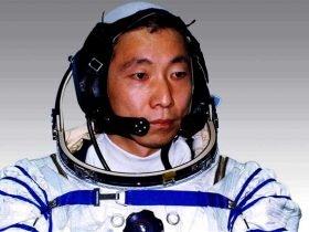 普通人坐神舟飞船能活着回来吗?杨利伟说……