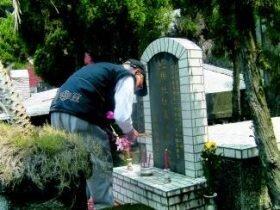 杜月笙的儿子杜维嵩 因理发时钱被偷吞安眠药自杀