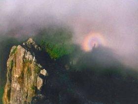 庐山佛灯闪烁 自然奇观还是别有隐情?