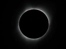 北日全食落下帷幕:有史以来观看和拍摄人数达最多