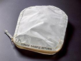 登月物品袋被偷拍出千万天价:美国是否造假有对证了