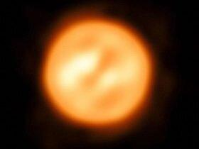 555光年外天蝎座最明亮恒星清晰照：有不明气体涌出