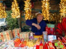 直击鬼节的山中守墓人:午夜墓碑轰然倒塌