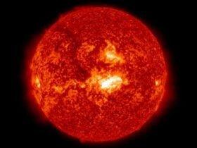 科学家:1千亿美元造个太空磁盾牌 抵御太阳耀斑