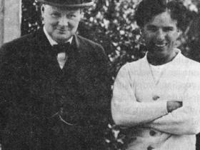 丘吉尔 英国著名政治家 死于_家庭