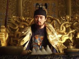 皇帝的长袍做工复杂 面料珍贵 脏了会穿吗