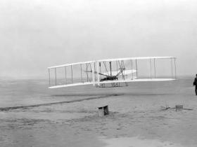 飞机的发明者之一奥维尔·莱特去世了_兄弟