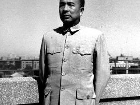 头衔:陶铸毕业于黄埔军校 曾任也斯政治部主任 但没有军衔