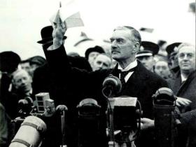 忠臣长辈内心的波澜:张伯伦真的像世人说的那么幼稚无能吗?