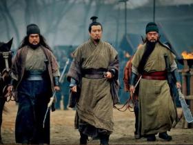 刘备前期处处倚重人 为什么投刘备票的人?