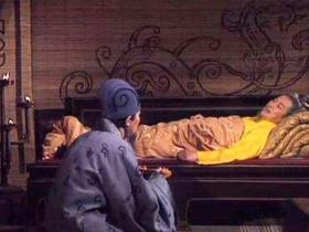 诸葛亮既然忠于蜀汉 为什么不回刘禅 连朝廷都要带一百名禁军