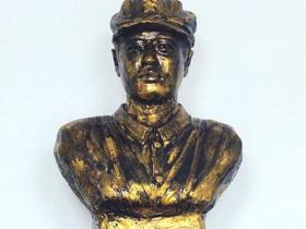 炸弹落在毛主席身边 用自己的生命救了毛主席