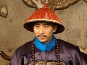 李伟是雍正的重要大臣 为什么甘龙继承王位后要烧掉他的石像？