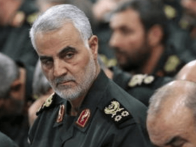 2020年一代反美名将陨落,美军亲承对他的刺杀,又送他最高的评价