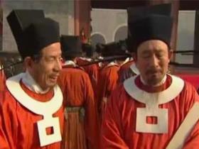 宋朝官员脖子上挂的白圈是什么