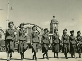 真的很美吗?整齐地排好队 用枪射击!1939年日寇镜头下的北平女警!