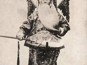 著名京剧表演艺术家谭鑫培逝世_京城