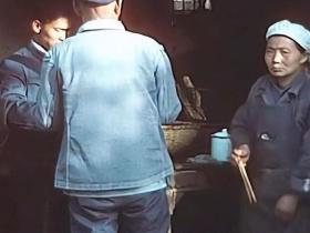 高中生学鲁迅 小学生举红旗!法国镜头下的1977年南京