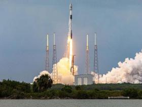 SpaceX再向太空发射88颗卫星!八手火箭成功着陆并回收