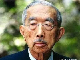 日本投降后 美军司令问日本天皇:你为什么不剖腹自杀?皇帝说了四个字