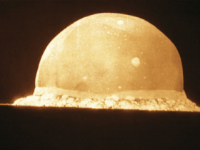 1945年美科学家认为原子弹爆炸有概率会点燃大气层 导致人类消失 但还是实验了