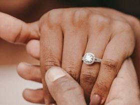 奇葩求婚方式:戒指套在生殖器上,包皮意外撕裂遭拒绝