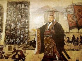 历代皇帝的龙袍都是黄色 为什么嬴政的是黑色